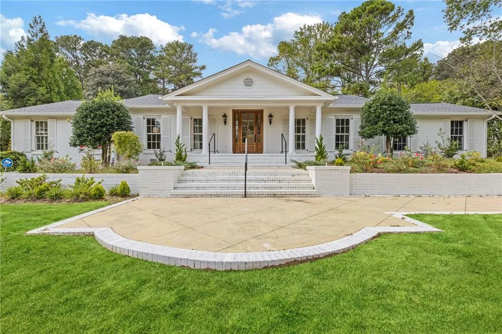 5650 Eden Roc Lane, Atlanta, Georgia 30342, 4 Bedrooms Bedrooms, ,3 BathroomsBathrooms,Residential,For Sale,5650 Eden Roc Lane,7657309