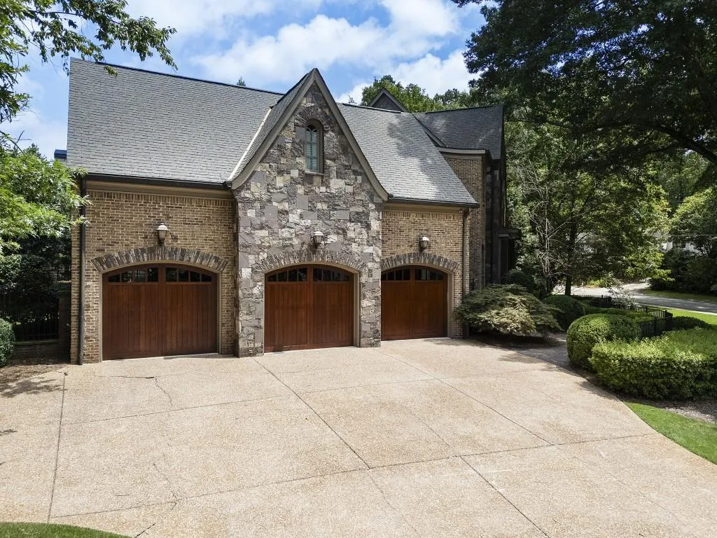 75 Forrest Lake Drive, Sandy Springs, Georgia 30327, 5 Bedrooms Bedrooms, ,5 BathroomsBathrooms,Residential,For Sale,75 Forrest Lake Drive,7634433