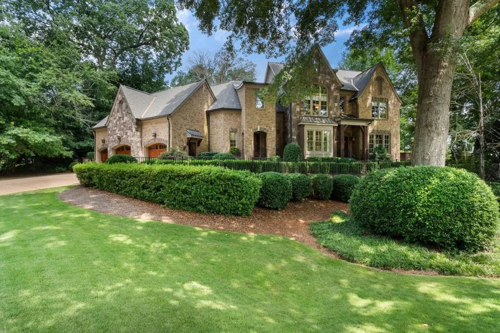 75 Forrest Lake Drive, Sandy Springs, Georgia 30327, 5 Bedrooms Bedrooms, ,5 BathroomsBathrooms,Residential,For Sale,75 Forrest Lake Drive,7634433