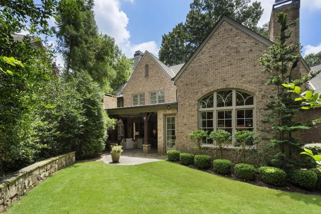 75 Forrest Lake Drive, Sandy Springs, Georgia 30327, 5 Bedrooms Bedrooms, ,5 BathroomsBathrooms,Residential,For Sale,75 Forrest Lake Drive,7634433
