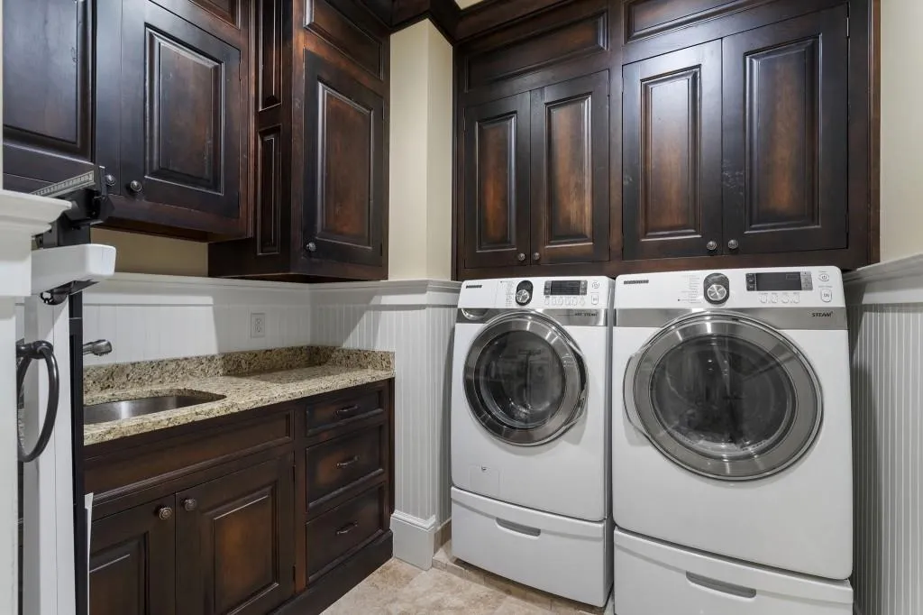 75 Forrest Lake Drive, Sandy Springs, Georgia 30327, 5 Bedrooms Bedrooms, ,5 BathroomsBathrooms,Residential,For Sale,75 Forrest Lake Drive,7634433
