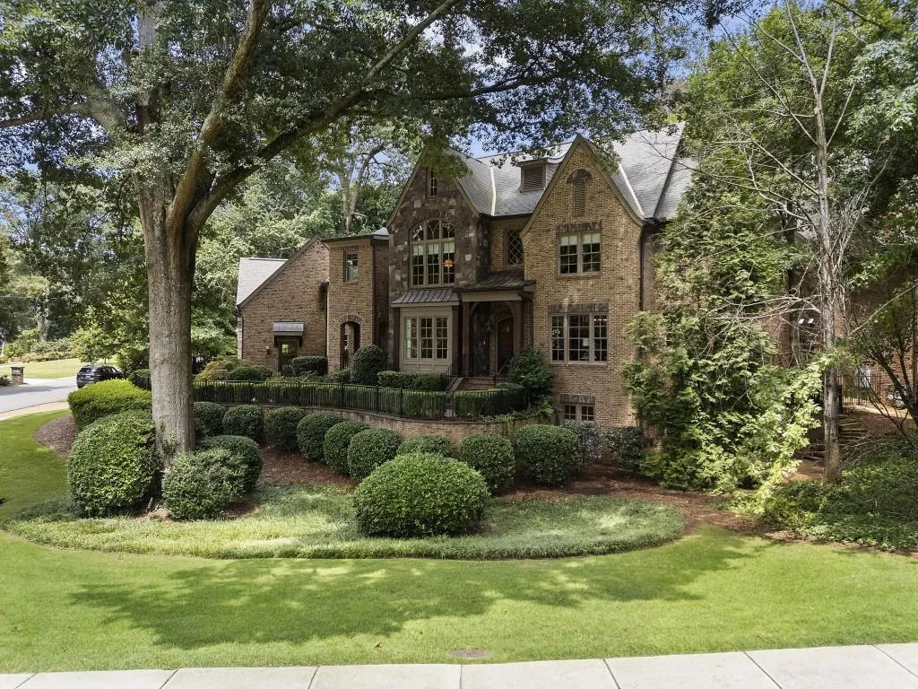 75 Forrest Lake Drive, Sandy Springs, Georgia 30327, 5 Bedrooms Bedrooms, ,5 BathroomsBathrooms,Residential,For Sale,75 Forrest Lake Drive,7634433