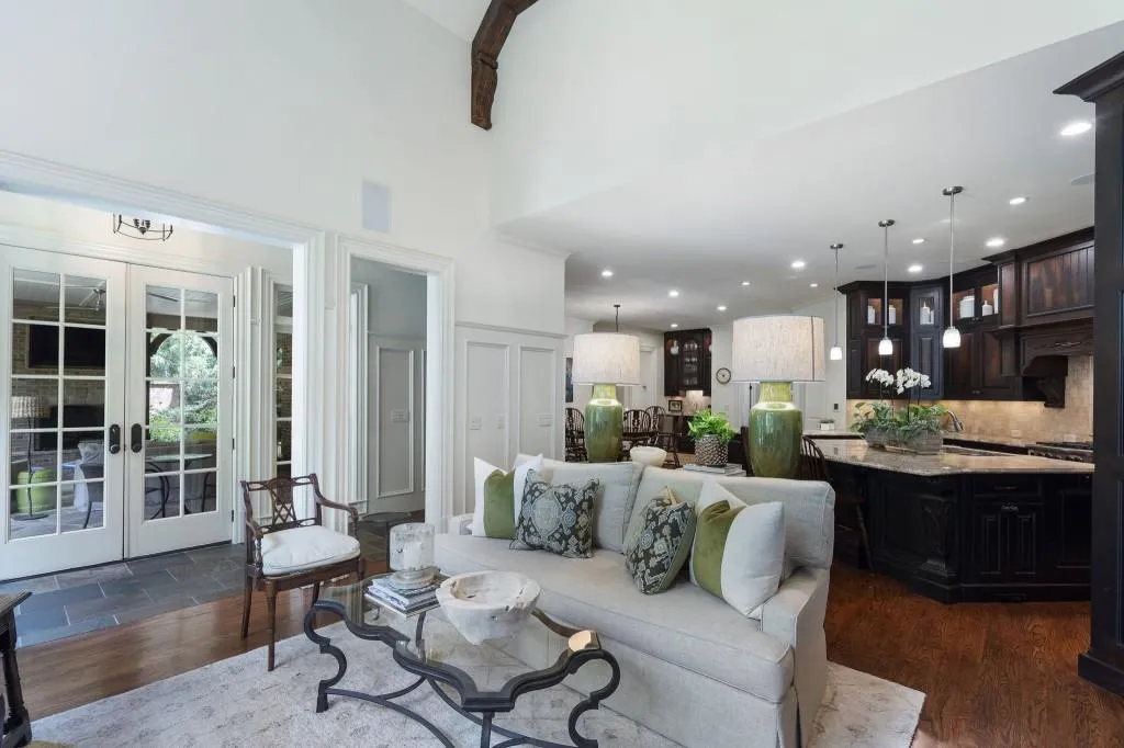 75 Forrest Lake Drive, Sandy Springs, Georgia 30327, 5 Bedrooms Bedrooms, ,5 BathroomsBathrooms,Residential,For Sale,75 Forrest Lake Drive,7634433