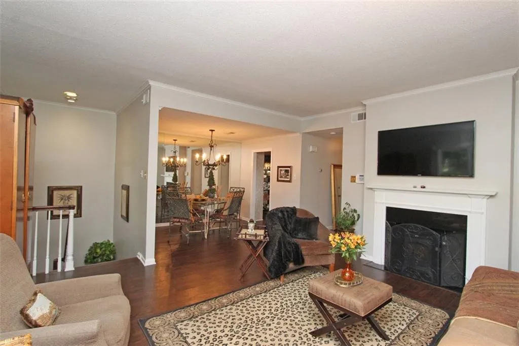 3050 Margaret Mitchell Drive Nw Unit 16, Atlanta, Georgia 30327, 3 Bedrooms Bedrooms, ,3 BathroomsBathrooms,Residential,Sold,3050 Margaret Mitchell Drive Nw Unit 16,5734722