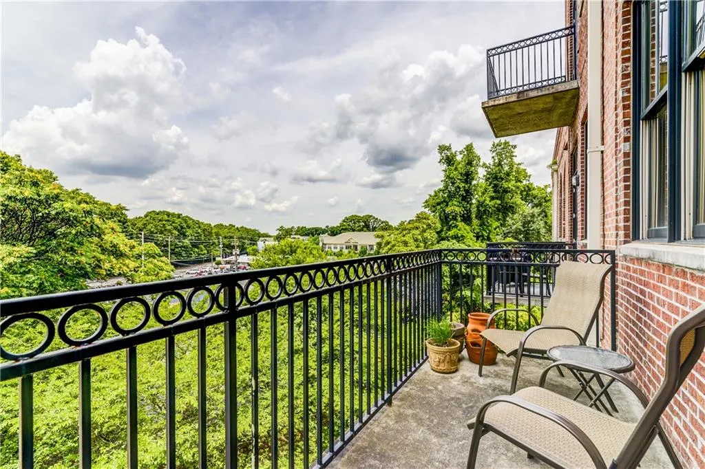 3235 Roswell Road Unit 703, Atlanta, Georgia 30305, 2 Bedrooms Bedrooms, ,2 BathroomsBathrooms,Residential,Sold,3235 Roswell Road Unit 703,5856053