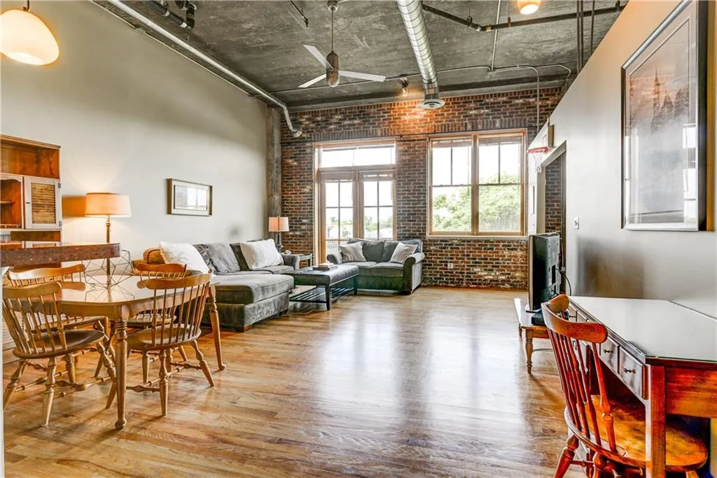 3235 Roswell Road Unit 703, Atlanta, Georgia 30305, 2 Bedrooms Bedrooms, ,2 BathroomsBathrooms,Residential,Sold,3235 Roswell Road Unit 703,5856053