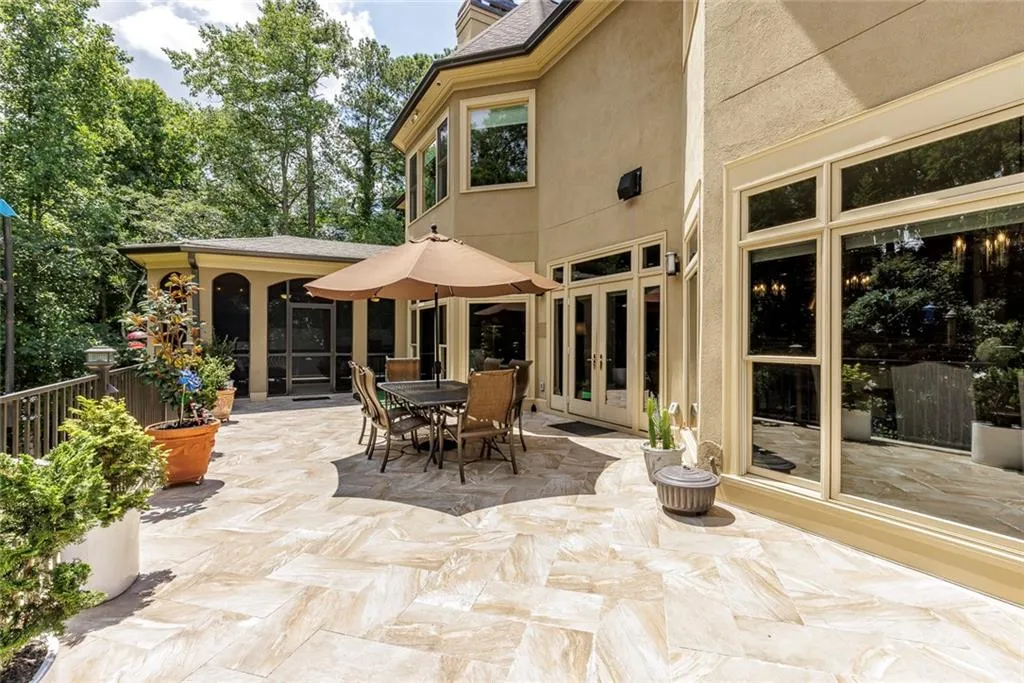 8325 Jett Ferry Road, Sandy Springs, Georgia 30350, 6 Bedrooms Bedrooms, ,4 BathroomsBathrooms,Residential,Sold,8325 Jett Ferry Road,7435164