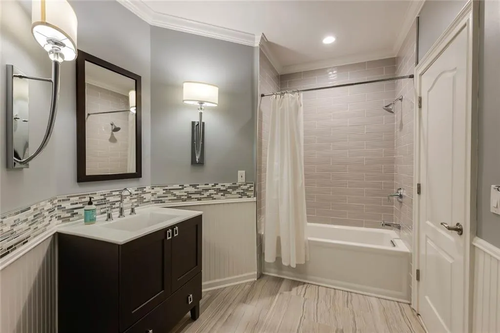 8325 Jett Ferry Road, Sandy Springs, Georgia 30350, 6 Bedrooms Bedrooms, ,4 BathroomsBathrooms,Residential,Sold,8325 Jett Ferry Road,7435164