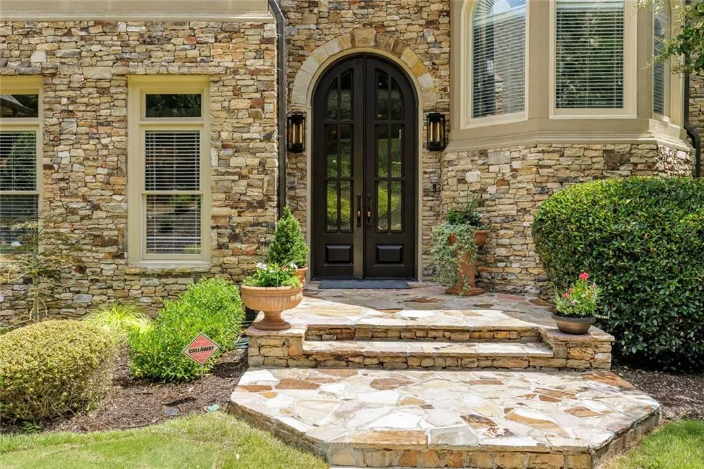 8325 Jett Ferry Road, Sandy Springs, Georgia 30350, 6 Bedrooms Bedrooms, ,4 BathroomsBathrooms,Residential,Sold,8325 Jett Ferry Road,7435164