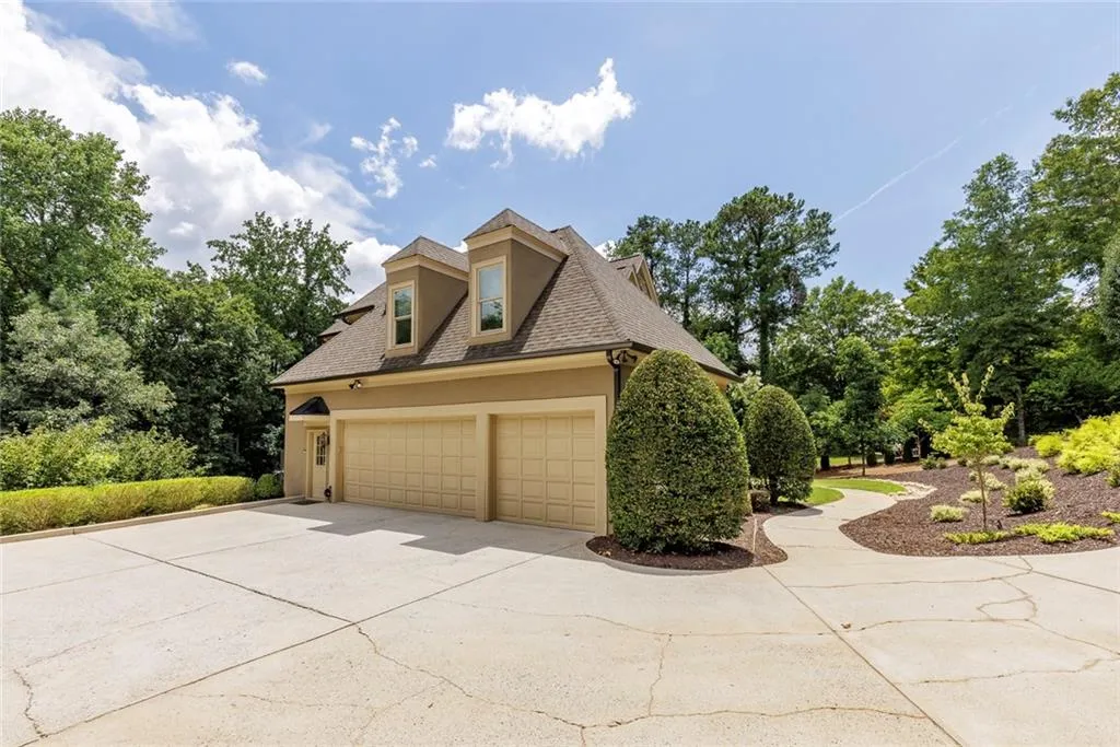 Spacious 3 car garage