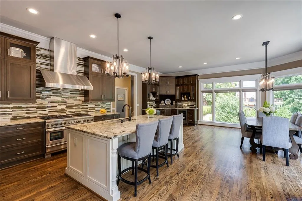 8325 Jett Ferry Road, Sandy Springs, Georgia 30350, 6 Bedrooms Bedrooms, ,4 BathroomsBathrooms,Residential,Sold,8325 Jett Ferry Road,7435164
