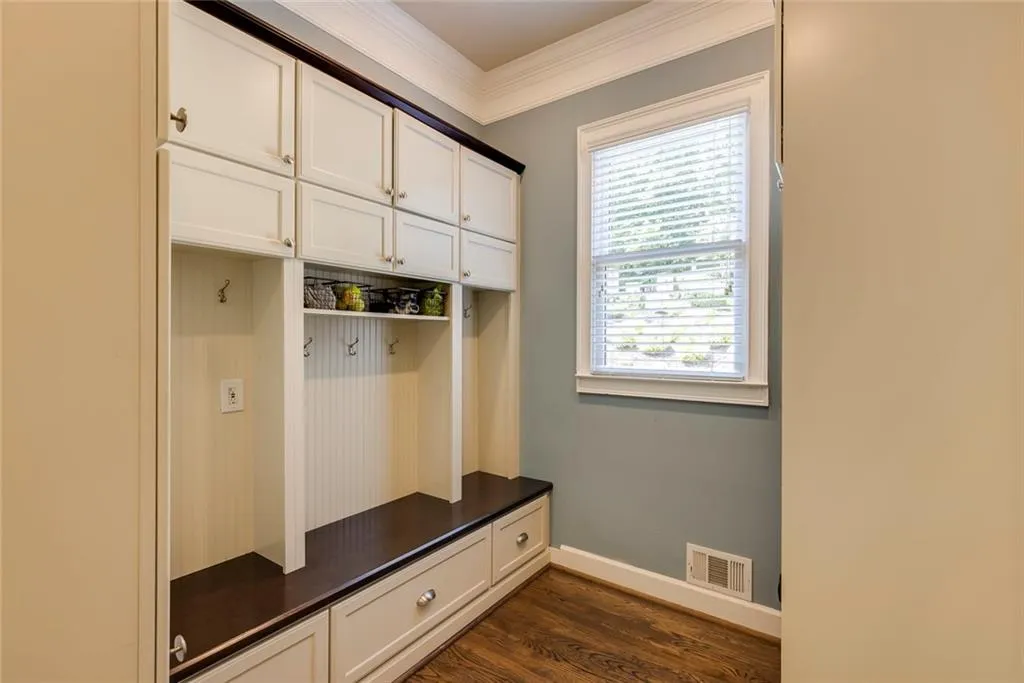 8325 Jett Ferry Road, Sandy Springs, Georgia 30350, 6 Bedrooms Bedrooms, ,4 BathroomsBathrooms,Residential,Sold,8325 Jett Ferry Road,7435164