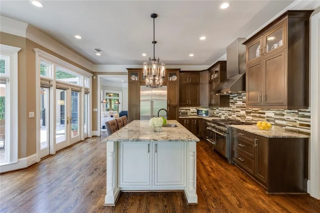 8325 Jett Ferry Road, Sandy Springs, Georgia 30350, 6 Bedrooms Bedrooms, ,4 BathroomsBathrooms,Residential,Sold,8325 Jett Ferry Road,7435164