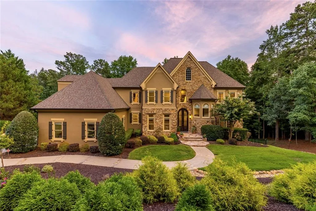 8325 Jett Ferry Road, Sandy Springs, Georgia 30350, 6 Bedrooms Bedrooms, ,4 BathroomsBathrooms,Residential,Sold,8325 Jett Ferry Road,7435164
