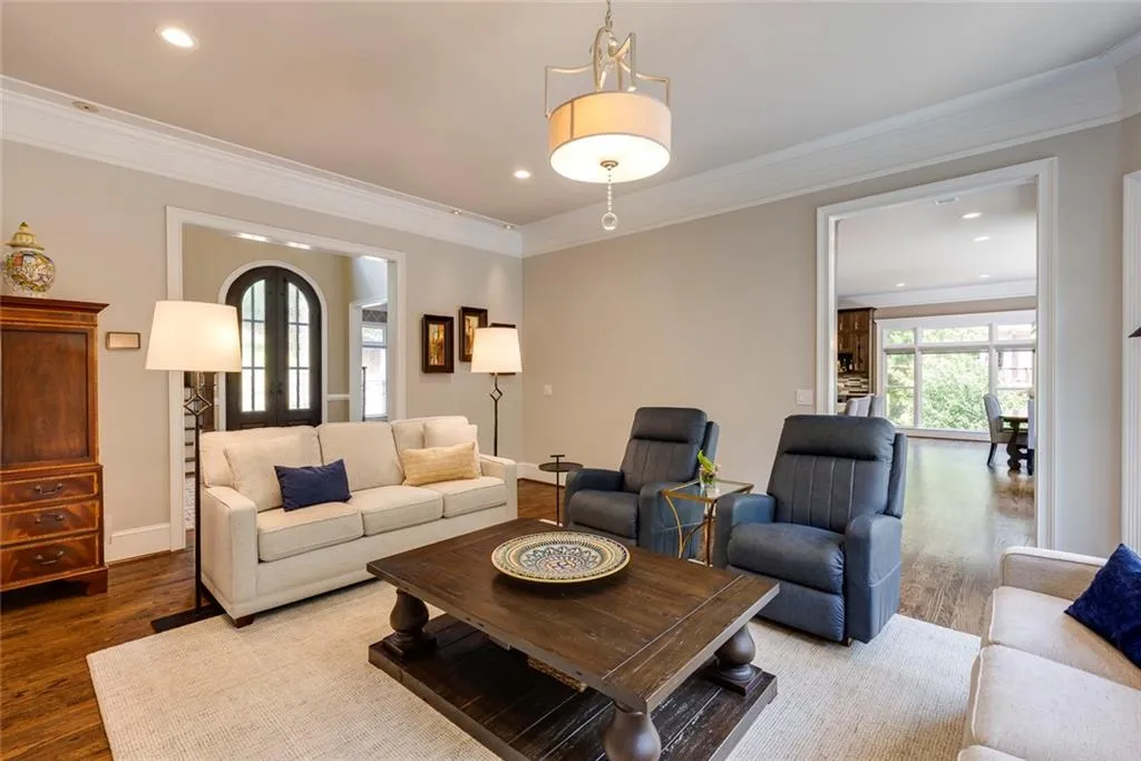 8325 Jett Ferry Road, Sandy Springs, Georgia 30350, 6 Bedrooms Bedrooms, ,4 BathroomsBathrooms,Residential,Sold,8325 Jett Ferry Road,7435164