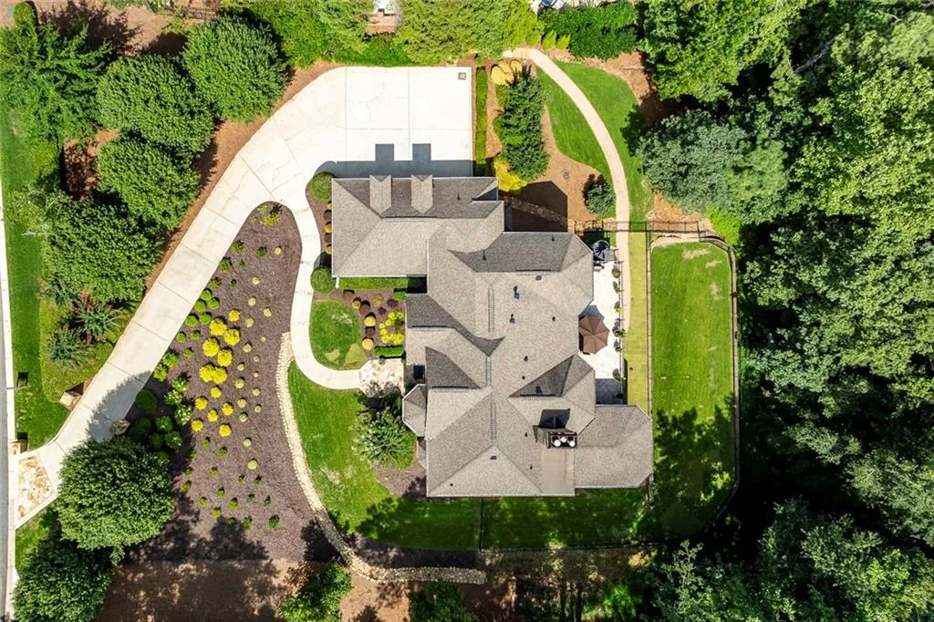 8325 Jett Ferry Road, Sandy Springs, Georgia 30350, 6 Bedrooms Bedrooms, ,4 BathroomsBathrooms,Residential,Sold,8325 Jett Ferry Road,7435164