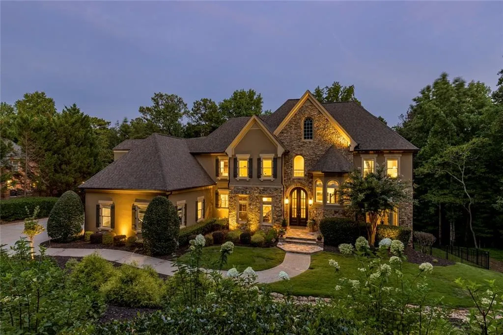 8325 Jett Ferry Road, Sandy Springs, Georgia 30350, 6 Bedrooms Bedrooms, ,4 BathroomsBathrooms,Residential,Sold,8325 Jett Ferry Road,7435164