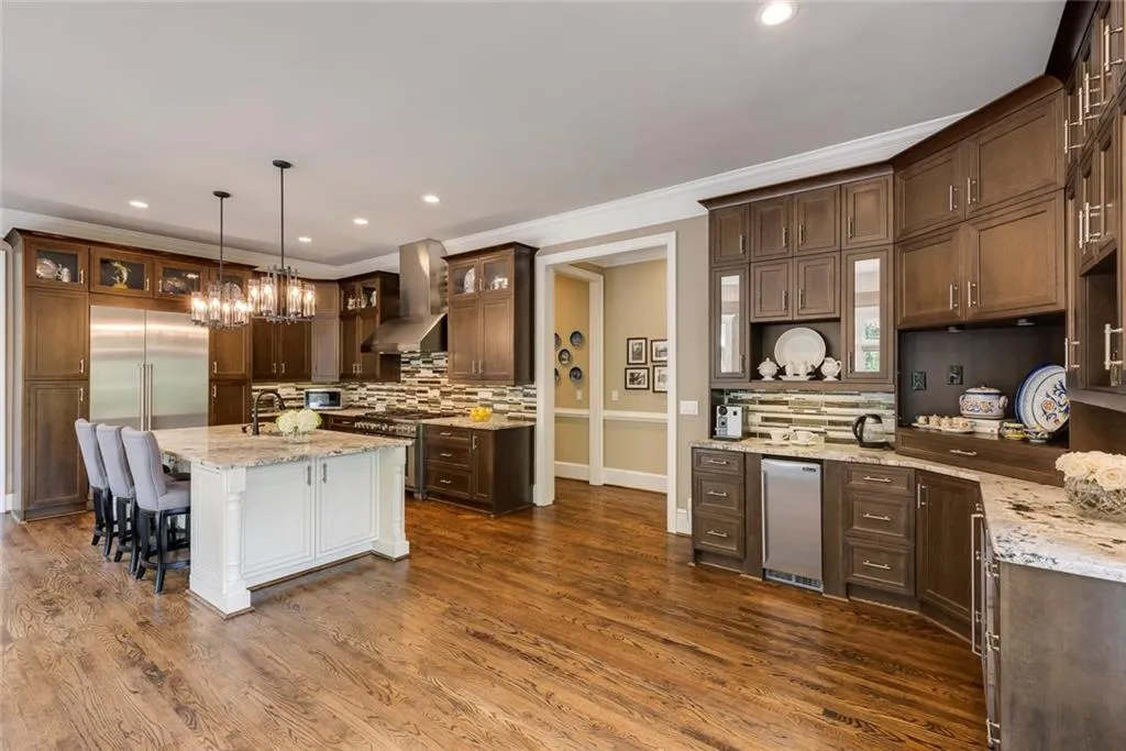 8325 Jett Ferry Road, Sandy Springs, Georgia 30350, 6 Bedrooms Bedrooms, ,4 BathroomsBathrooms,Residential,Sold,8325 Jett Ferry Road,7435164