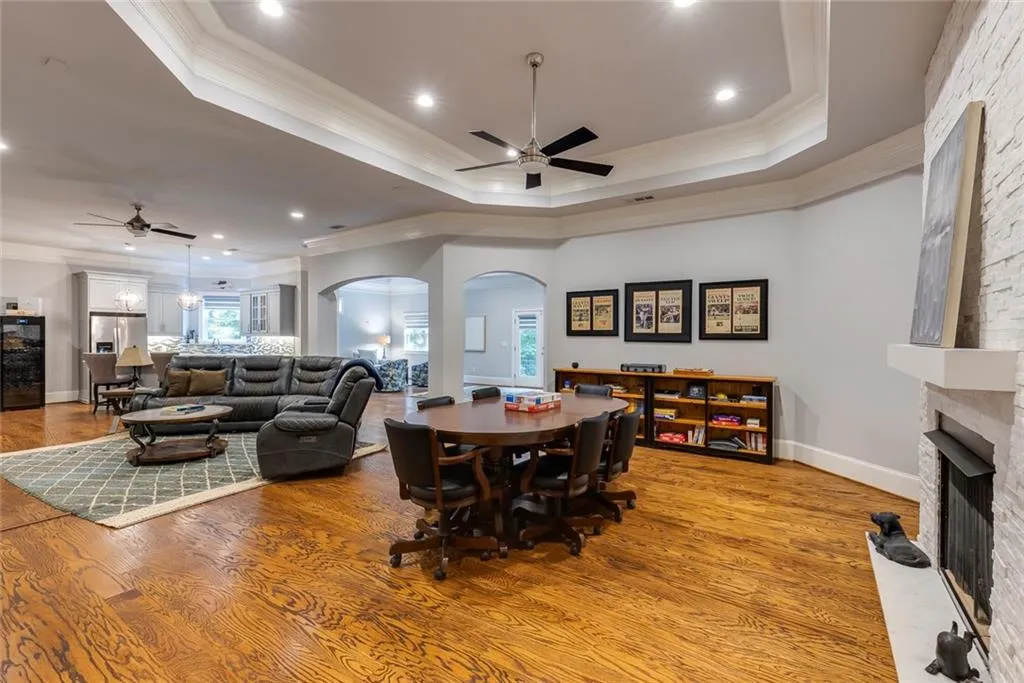 8325 Jett Ferry Road, Sandy Springs, Georgia 30350, 6 Bedrooms Bedrooms, ,4 BathroomsBathrooms,Residential,Sold,8325 Jett Ferry Road,7435164