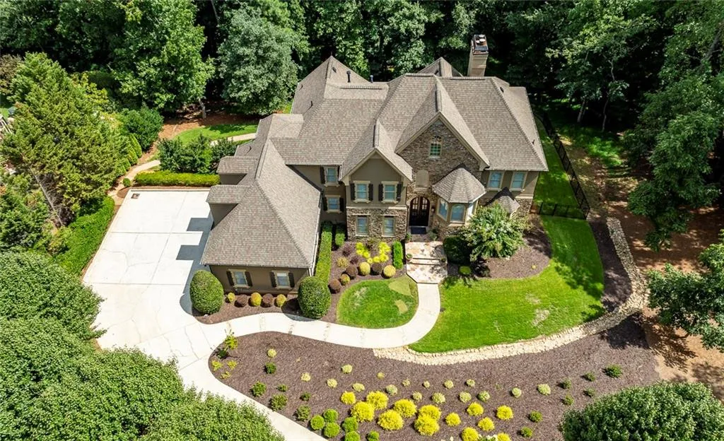 8325 Jett Ferry Road, Sandy Springs, Georgia 30350, 6 Bedrooms Bedrooms, ,4 BathroomsBathrooms,Residential,Sold,8325 Jett Ferry Road,7435164