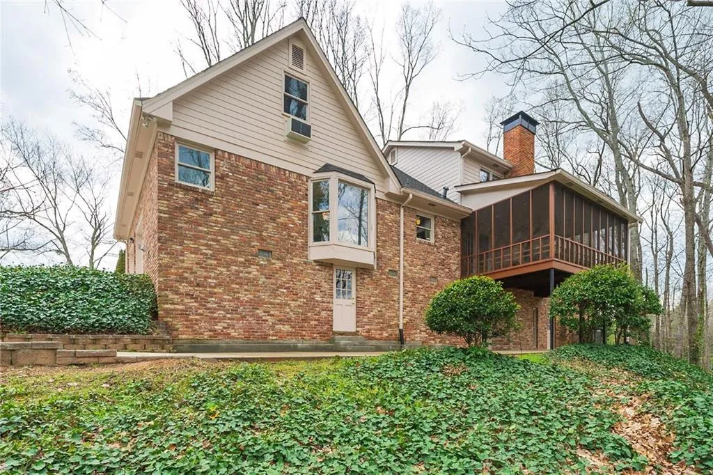 225 Hunters Point, Atlanta, Georgia 30328, 4 Bedrooms Bedrooms, ,3 BathroomsBathrooms,Residential,Sold,225 Hunters Point,6706016