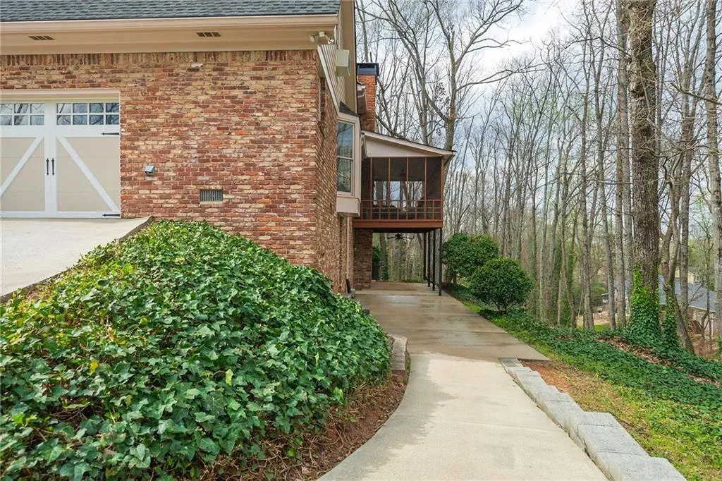 225 Hunters Point, Atlanta, Georgia 30328, 4 Bedrooms Bedrooms, ,3 BathroomsBathrooms,Residential,Sold,225 Hunters Point,6706016