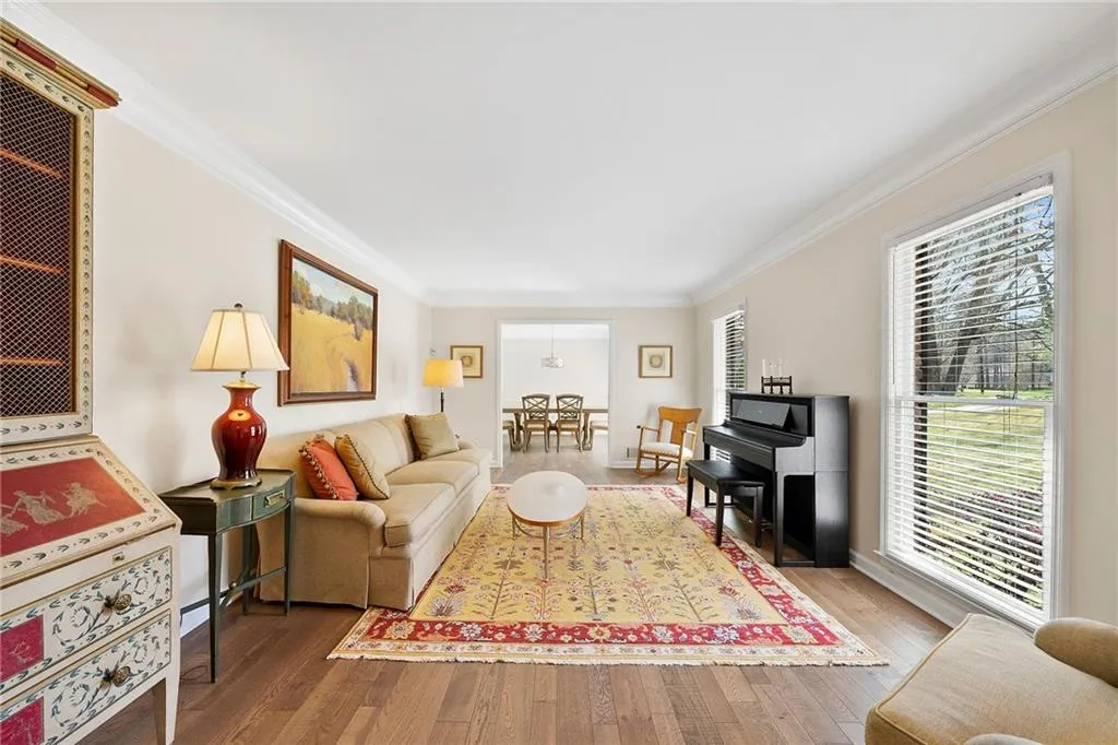 225 Hunters Point, Atlanta, Georgia 30328, 4 Bedrooms Bedrooms, ,3 BathroomsBathrooms,Residential,Sold,225 Hunters Point,6706016