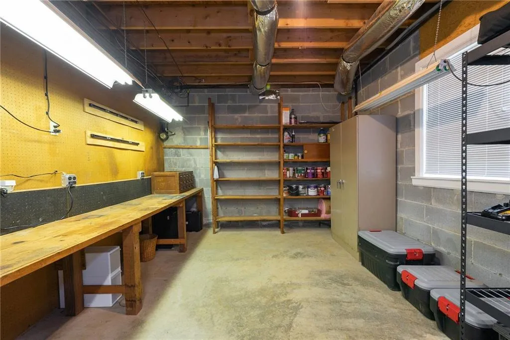 225 Hunters Point, Atlanta, Georgia 30328, 4 Bedrooms Bedrooms, ,3 BathroomsBathrooms,Residential,Sold,225 Hunters Point,6706016