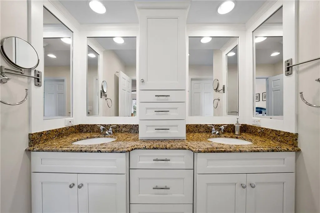 225 Hunters Point, Atlanta, Georgia 30328, 4 Bedrooms Bedrooms, ,3 BathroomsBathrooms,Residential,Sold,225 Hunters Point,6706016