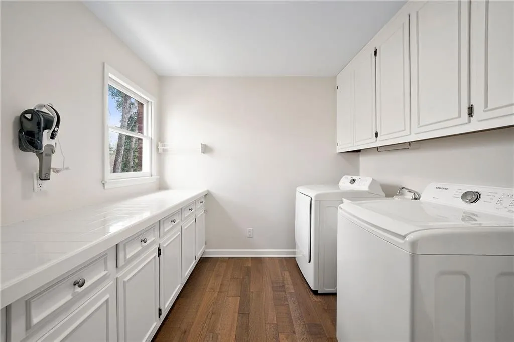 225 Hunters Point, Atlanta, Georgia 30328, 4 Bedrooms Bedrooms, ,3 BathroomsBathrooms,Residential,Sold,225 Hunters Point,6706016