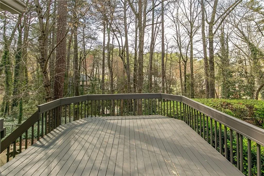 6150 Heards Creek Drive Nw, Sandy Springs, Georgia 30328, 5 Bedrooms Bedrooms, ,3 BathroomsBathrooms,Residential,Sold,6150 Heards Creek Drive Nw,6697323