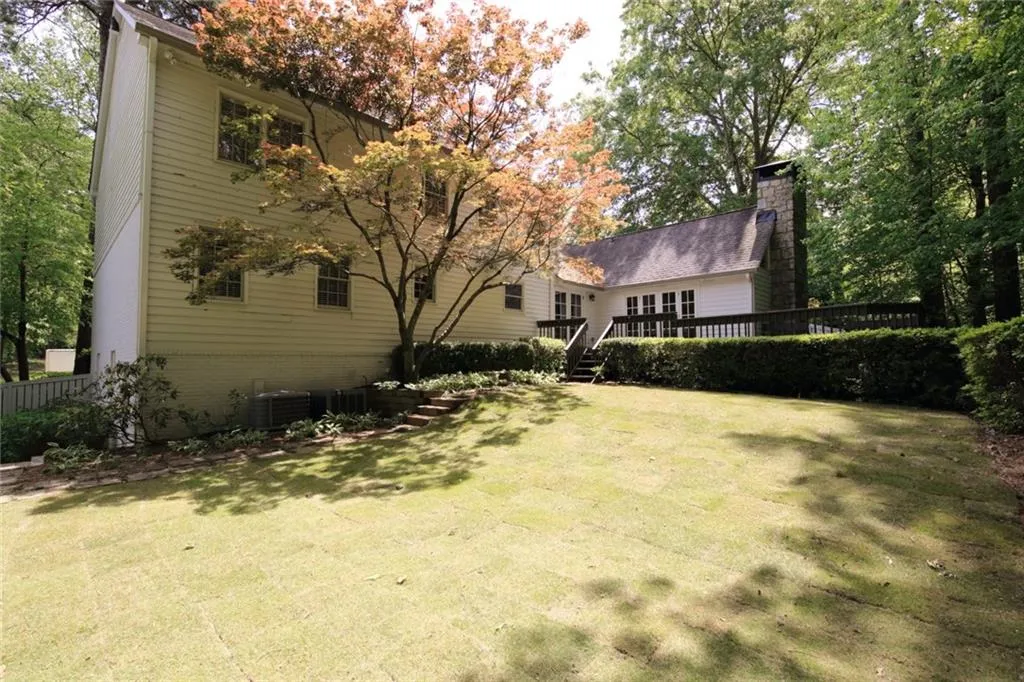6150 Heards Creek Drive Nw, Sandy Springs, Georgia 30328, 5 Bedrooms Bedrooms, ,3 BathroomsBathrooms,Residential,Sold,6150 Heards Creek Drive Nw,6697323