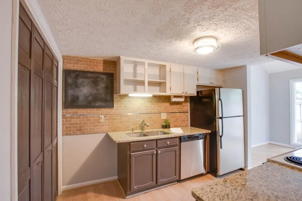 7750 Roswell Road Unit 7a, Sandy Springs, Georgia 30350, 2 Bedrooms Bedrooms, ,1 BathroomBathrooms,Residential,Sold,7750 Roswell Road Unit 7a,5837075