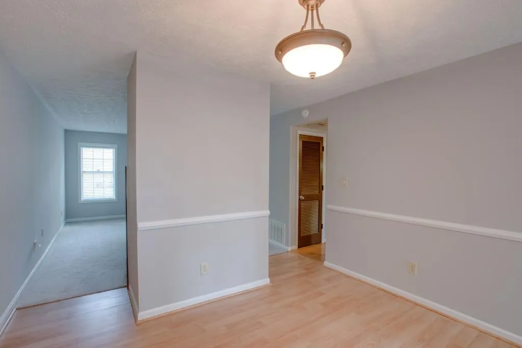 7750 Roswell Road Unit 7a, Sandy Springs, Georgia 30350, 2 Bedrooms Bedrooms, ,1 BathroomBathrooms,Residential,Sold,7750 Roswell Road Unit 7a,5837075