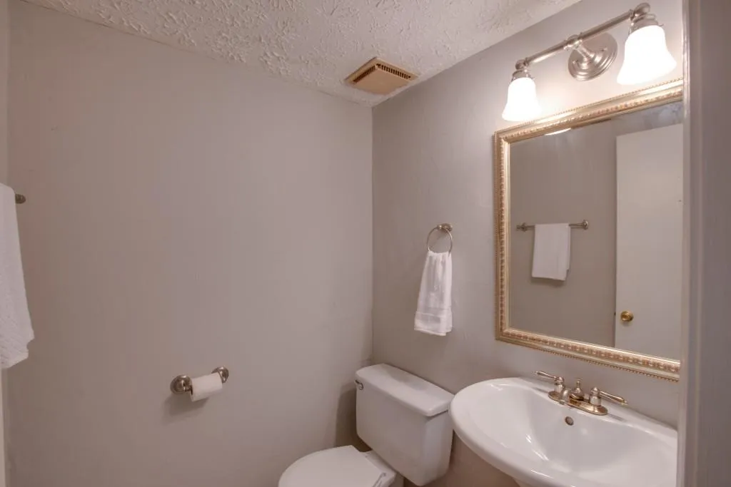 7750 Roswell Road Unit 7a, Sandy Springs, Georgia 30350, 2 Bedrooms Bedrooms, ,1 BathroomBathrooms,Residential,Sold,7750 Roswell Road Unit 7a,5837075