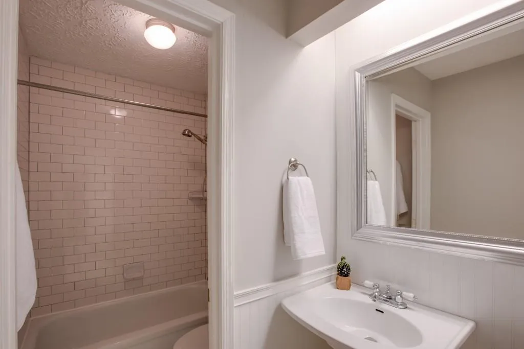 7750 Roswell Road Unit 7a, Sandy Springs, Georgia 30350, 2 Bedrooms Bedrooms, ,1 BathroomBathrooms,Residential,Sold,7750 Roswell Road Unit 7a,5837075