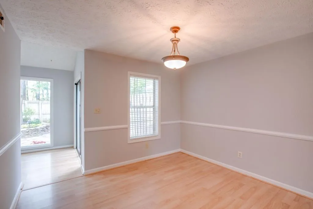 7750 Roswell Road Unit 7a, Sandy Springs, Georgia 30350, 2 Bedrooms Bedrooms, ,1 BathroomBathrooms,Residential,Sold,7750 Roswell Road Unit 7a,5837075