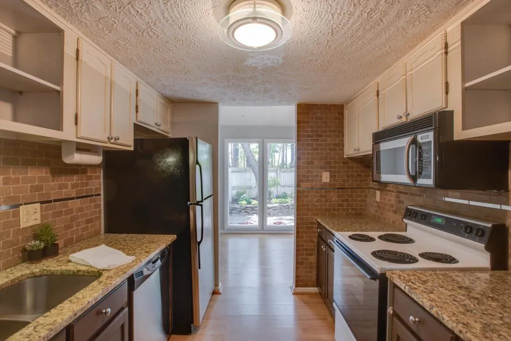 7750 Roswell Road Unit 7a, Sandy Springs, Georgia 30350, 2 Bedrooms Bedrooms, ,1 BathroomBathrooms,Residential,Sold,7750 Roswell Road Unit 7a,5837075