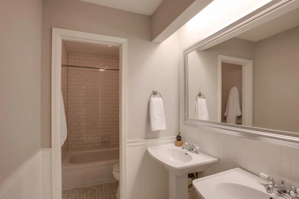 7750 Roswell Road Unit 7a, Sandy Springs, Georgia 30350, 2 Bedrooms Bedrooms, ,1 BathroomBathrooms,Residential,Sold,7750 Roswell Road Unit 7a,5837075