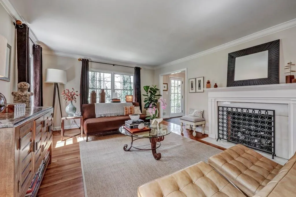 4645 Powers Ferry Road, Sandy Springs, Georgia 30327, 4 Bedrooms Bedrooms, ,3 BathroomsBathrooms,Residential,Sold,4645 Powers Ferry Road,6522372