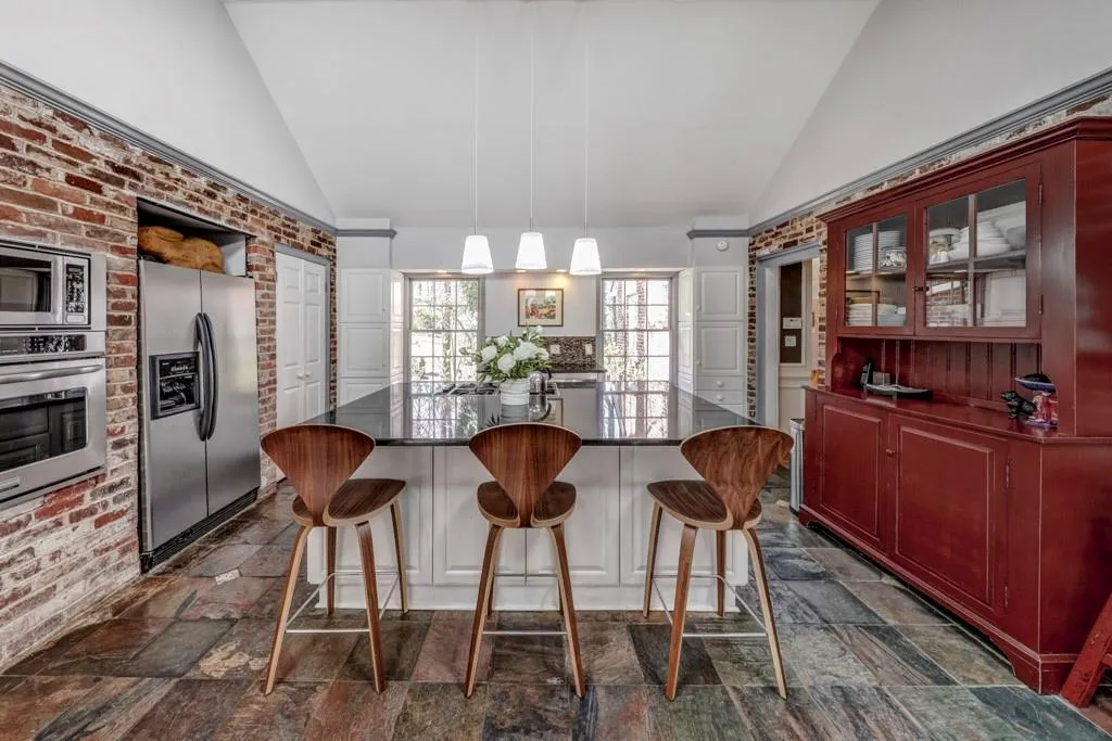 4645 Powers Ferry Road, Sandy Springs, Georgia 30327, 4 Bedrooms Bedrooms, ,3 BathroomsBathrooms,Residential,Sold,4645 Powers Ferry Road,6522372