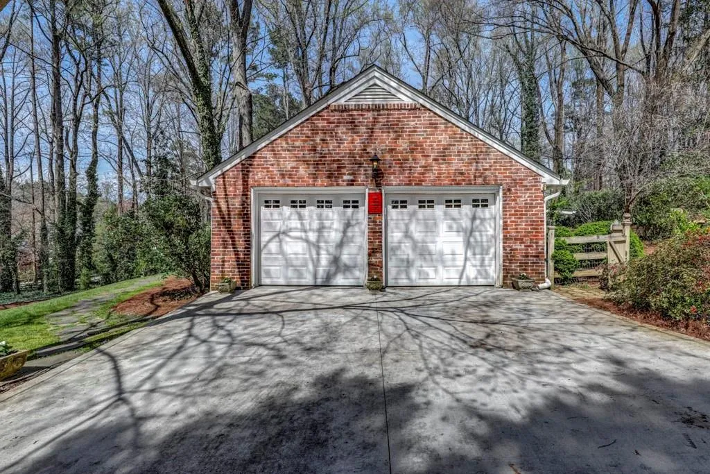 4645 Powers Ferry Road, Sandy Springs, Georgia 30327, 4 Bedrooms Bedrooms, ,3 BathroomsBathrooms,Residential,Sold,4645 Powers Ferry Road,6522372