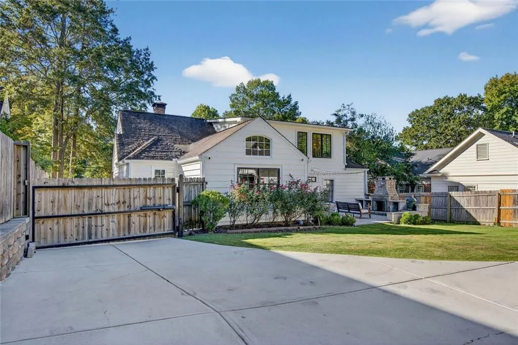 192 E Wesley Road Ne, Atlanta, Georgia 30305, 5 Bedrooms Bedrooms, ,4 BathroomsBathrooms,Residential,For Sale,192 E Wesley Road Ne,7668421