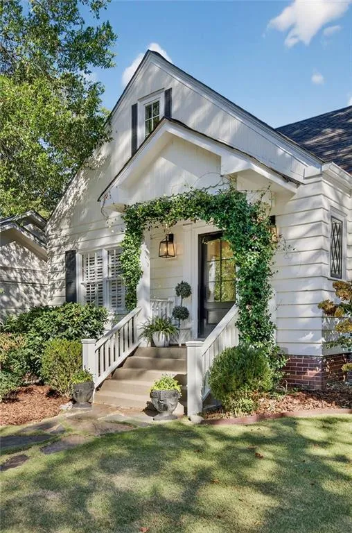 192 E Wesley Road Ne, Atlanta, Georgia 30305, 5 Bedrooms Bedrooms, ,4 BathroomsBathrooms,Residential,For Sale,192 E Wesley Road Ne,7668421