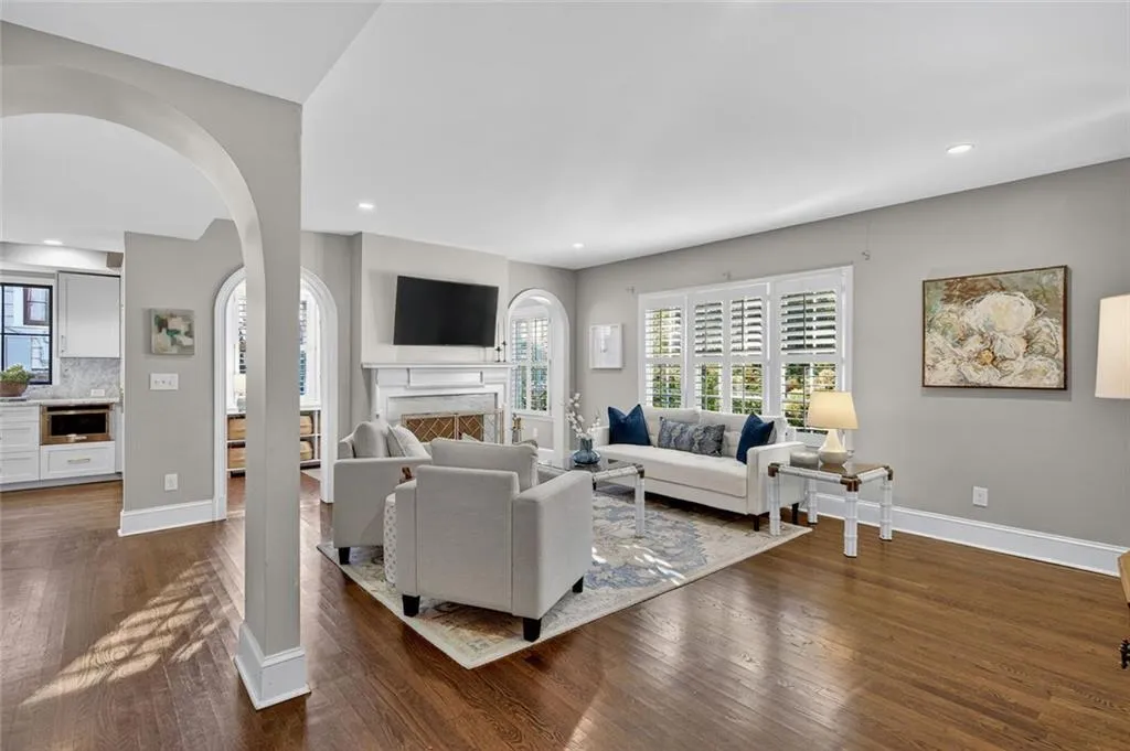 192 E Wesley Road Ne, Atlanta, Georgia 30305, 5 Bedrooms Bedrooms, ,4 BathroomsBathrooms,Residential,For Sale,192 E Wesley Road Ne,7668421