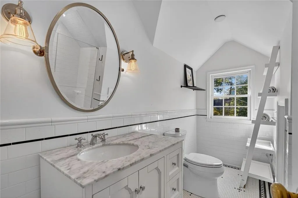 192 E Wesley Road Ne, Atlanta, Georgia 30305, 5 Bedrooms Bedrooms, ,4 BathroomsBathrooms,Residential,For Sale,192 E Wesley Road Ne,7668421