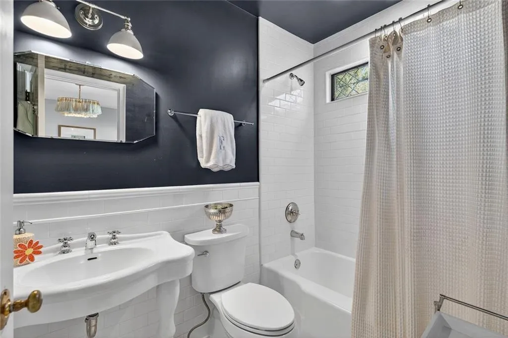 192 E Wesley Road Ne, Atlanta, Georgia 30305, 5 Bedrooms Bedrooms, ,4 BathroomsBathrooms,Residential,For Sale,192 E Wesley Road Ne,7668421