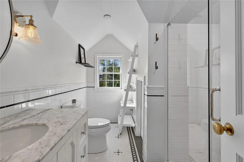 192 E Wesley Road Ne, Atlanta, Georgia 30305, 5 Bedrooms Bedrooms, ,4 BathroomsBathrooms,Residential,For Sale,192 E Wesley Road Ne,7668421