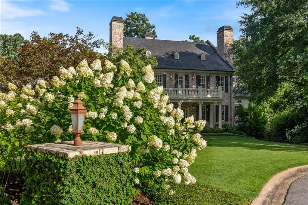 127 Dudley Court, Atlanta, Georgia 30327, 7 Bedrooms Bedrooms, ,6 BathroomsBathrooms,Residential,Sold,127 Dudley Court,7089077