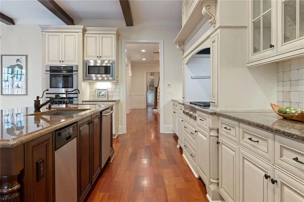 127 Dudley Court, Atlanta, Georgia 30327, 7 Bedrooms Bedrooms, ,6 BathroomsBathrooms,Residential,Sold,127 Dudley Court,7089077